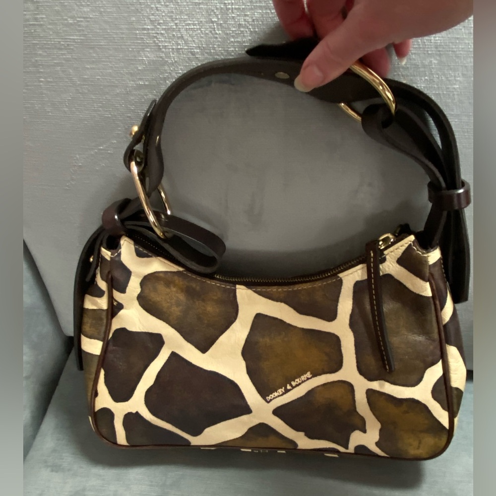 EUC Dooney and Bourke like new vintage giraffe print shoulder bag.7.5”Hx12”Wx4”D - Picture 6 of 17